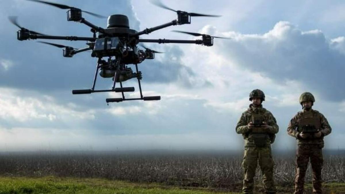 Droni con l’AI e robot: perché la tecnologia di Kiev rende obsoleto il riarmo europeo (e la Cina ringrazia) Droni con l’AI e robot: perché la tecnologia di Kiev rende obsoleto il riarmo europeo (e la Cina ringrazia)