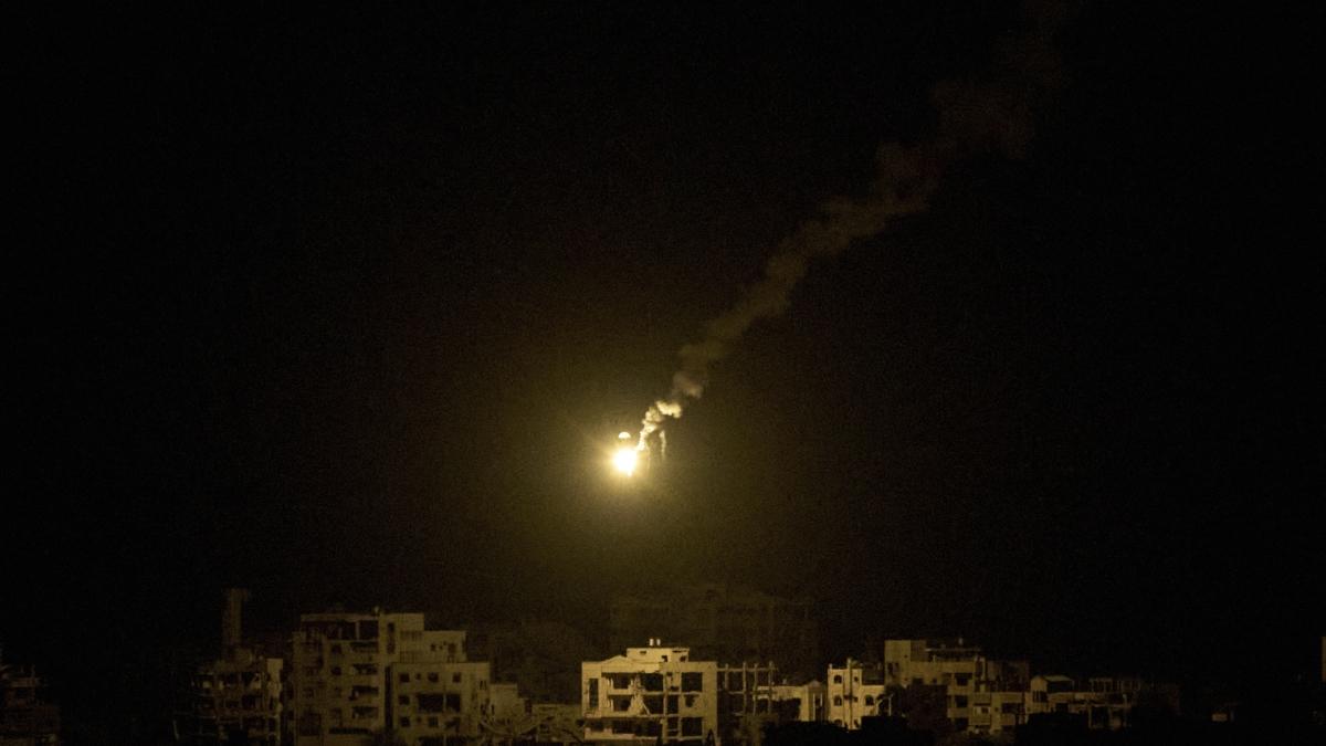 Attacco finale su Gaza City, operazione di Israele con tank, aerei e droni. Trump: «Hamas non usi gli ostaggi come scudi»