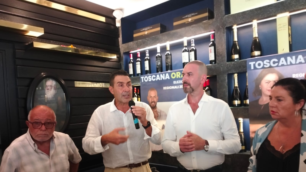Il generale Vannacci e il dibattito in un bar a Empoli davanti a 40 sostenitori: «Credevo venissero gli antagonisti a minacciarci, volevo parlarci come Charlie Kirk»