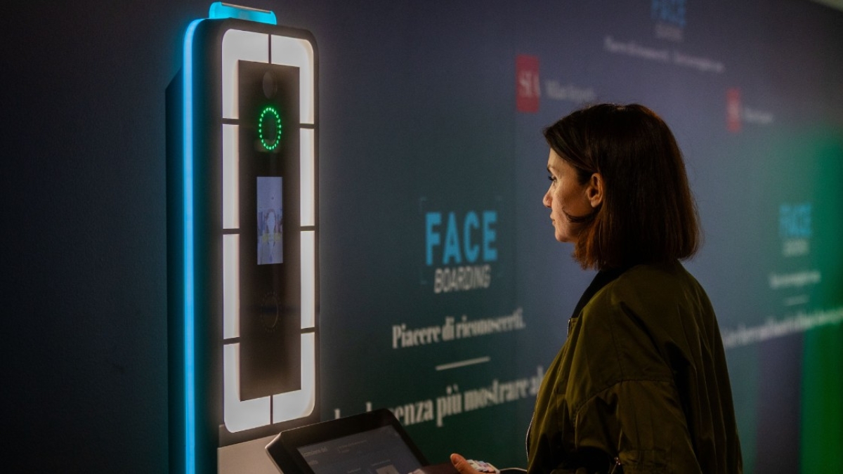 Face boarding, stop in Italia all’imbarco in aereo con il riconoscimento del volto: il Garante blocca il servizio Face boarding, stop in Italia all’imbarco in aereo con il riconoscimento del volto: il Garante blocca il servizio