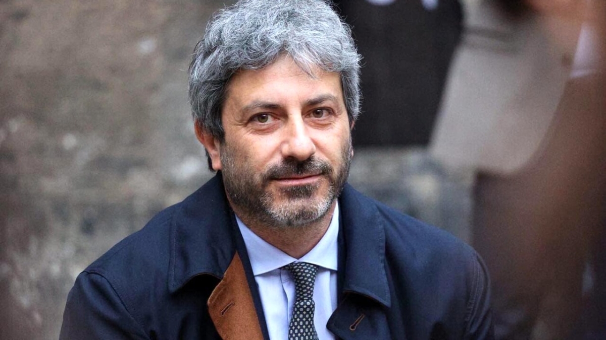 Roberto Fico, chi è il nuovo Presidente della Campania: grillino della prima ora, già Presidente della Camera, le passioni per la fisarmonica e il mare