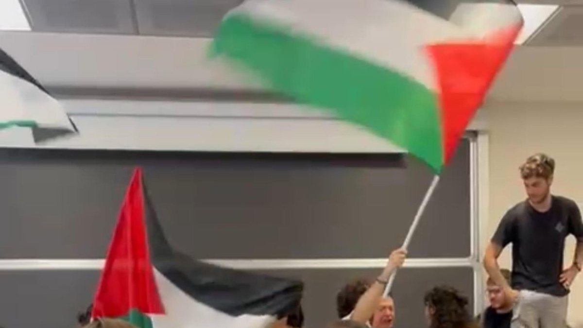 Il rettore di Pisa dopo la protesta dei Pro pal: «Non sono d'accordo col prof Casella ma ha diritto di parlare, vietarglielo è violenza»