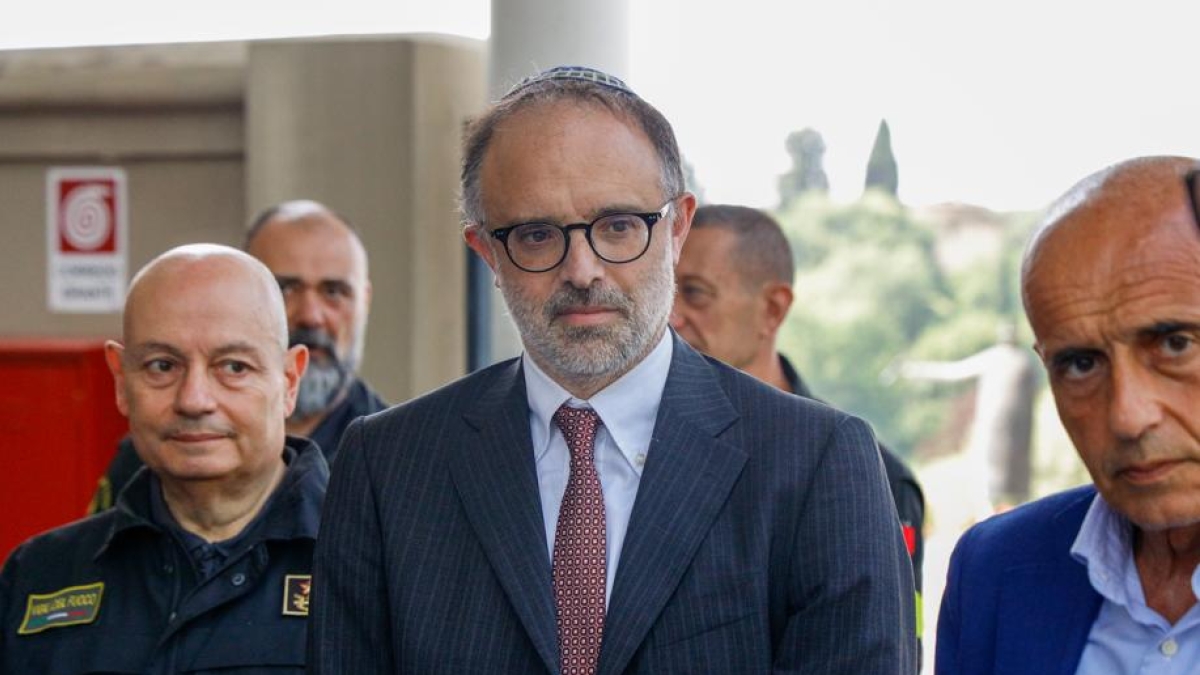 La marcia silenziosa per la pace con il rabbino e l’imam insieme: «Il silenzio è il miglior messaggio, non portiamo qui la guerra»