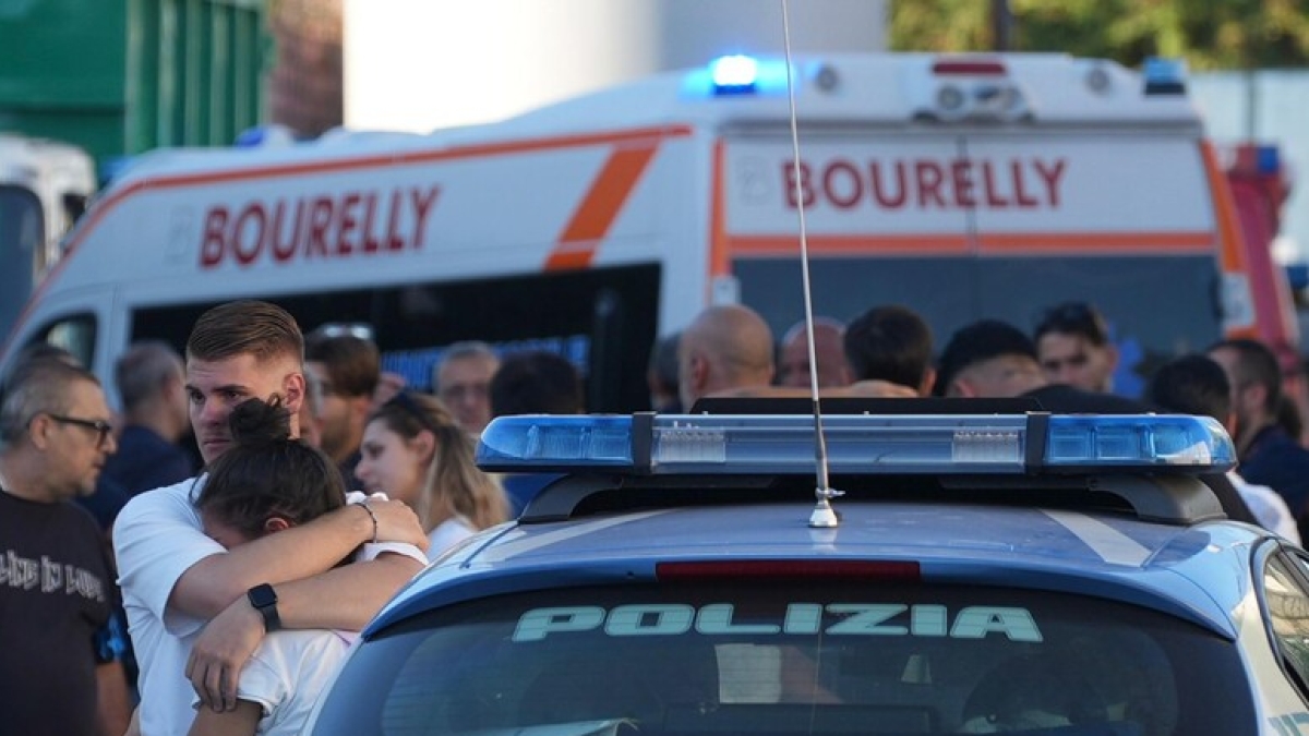 Marcianise, i tre lavoratori stavano facendo una saldatura su un silos: esplosione forse provocata da una scintilla