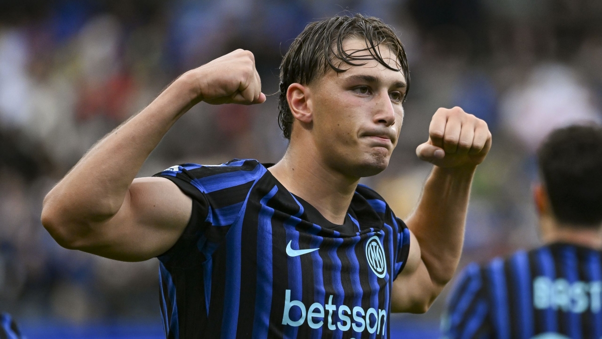 Pio Esposito, il baby fenomeno dell'Inter divide il bar sport dei social: «È un predestinato», «Ha appena allacciato gli scarpini e lo trattano già come Ronaldo»