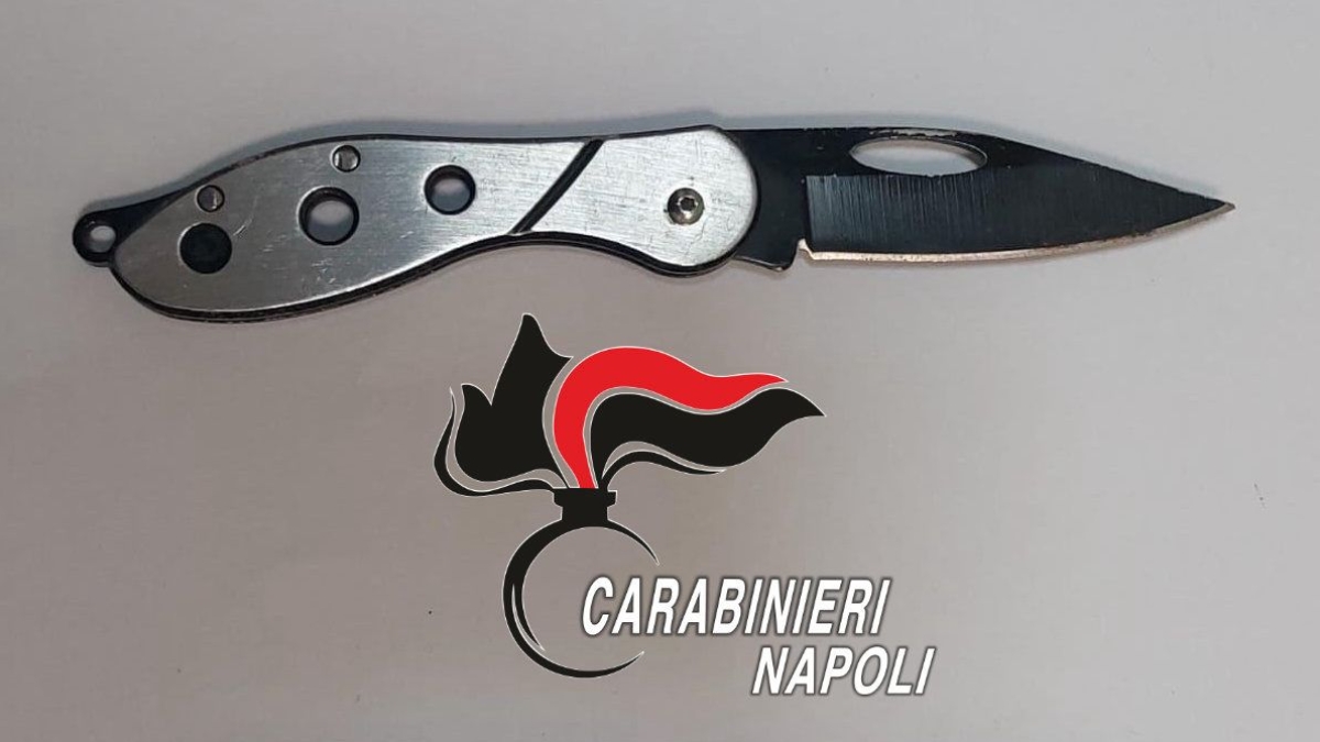 Napoli, fermato a 16 anni nei Decumani con due coltelli in tasca: «Volevo solo fare un reel sui social»