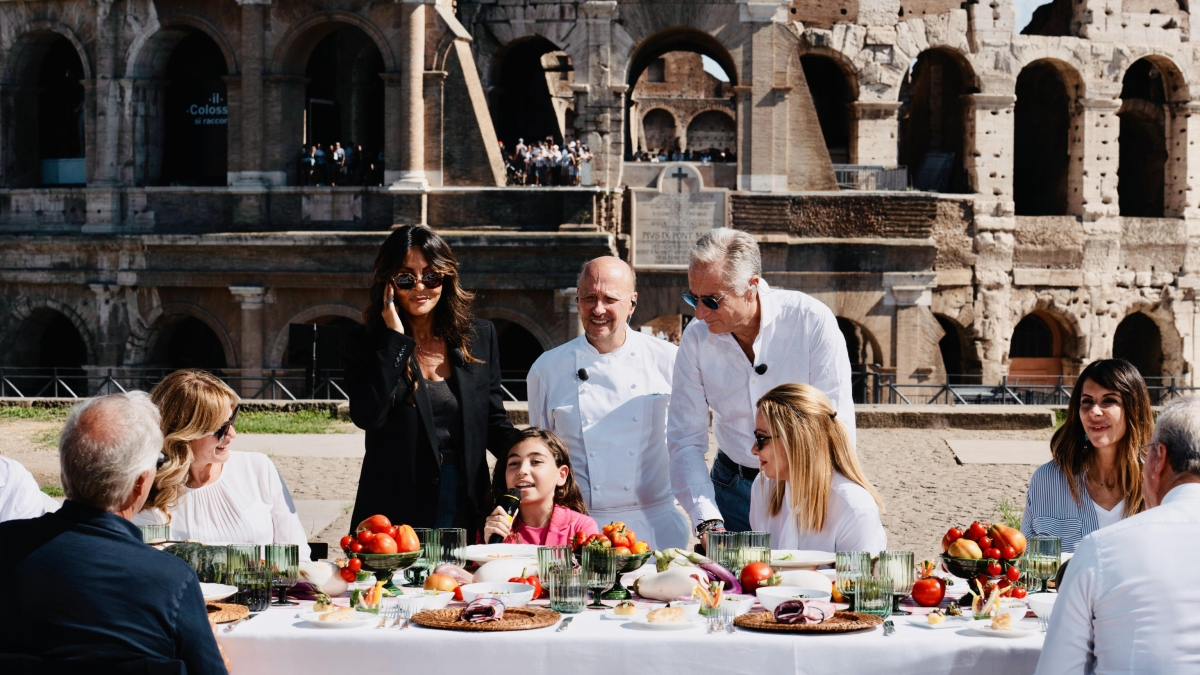 Meloni, è un caso il pranzo in tv. Schlein e M5S: elettorale. Rai: no, servizio pubblico