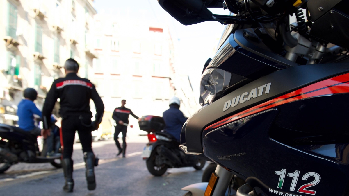 Sicurezza stradale, controlli a Napoli: sequestrata automedica di Rsa priva di assicurazione e revisione