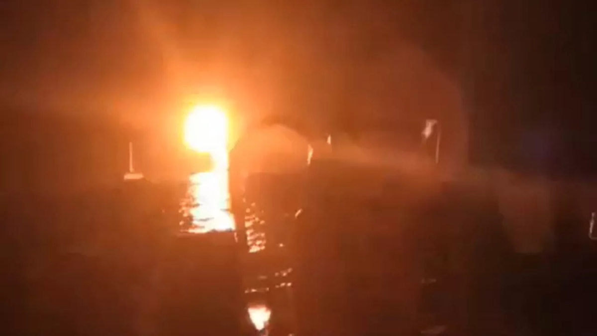 La Global Sumud Flotilla sotto attacco: «Sorvolo di droni, poi esplosioni a bordo»