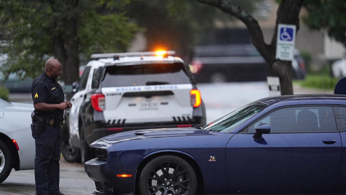 Dallas, cecchino spara da un tetto sulla sede dell
