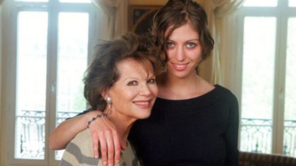 La figlia di Claudia Cardinale: «Ci sarà una celebrazione per mamma, martedì a Parigi. E un ricordo a Roma il 10 ottobre»