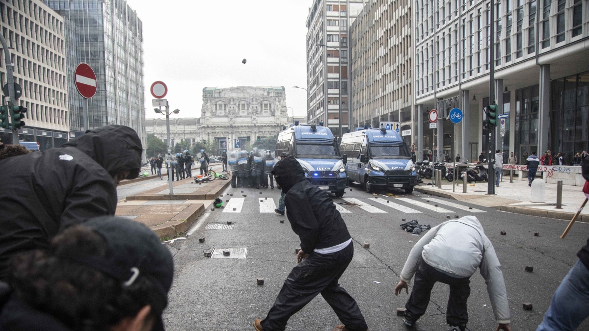 Scontri in Centrale al corteo per Gaza, scarcerati i due manifestanti 17enni: ai domiciliari senza poter andare a scuola