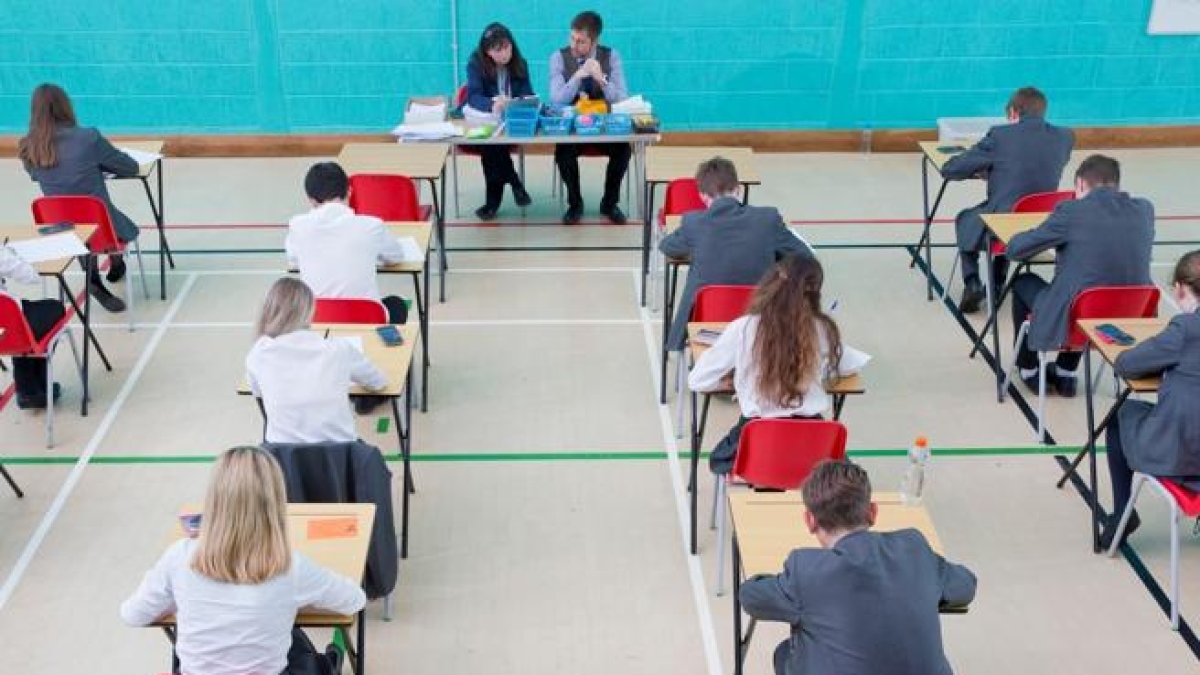 Il mondo della scuola contro il divieto di parlare di sessualità alle scuole medie