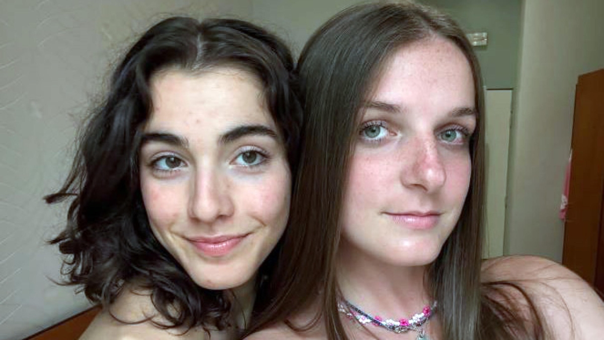Milena Marangon e Giorgia Cagliani, il funerale a Paderno d'Adda. Ad accogliere i feretri anche l'arcivescovo di Milano Mario Delpini