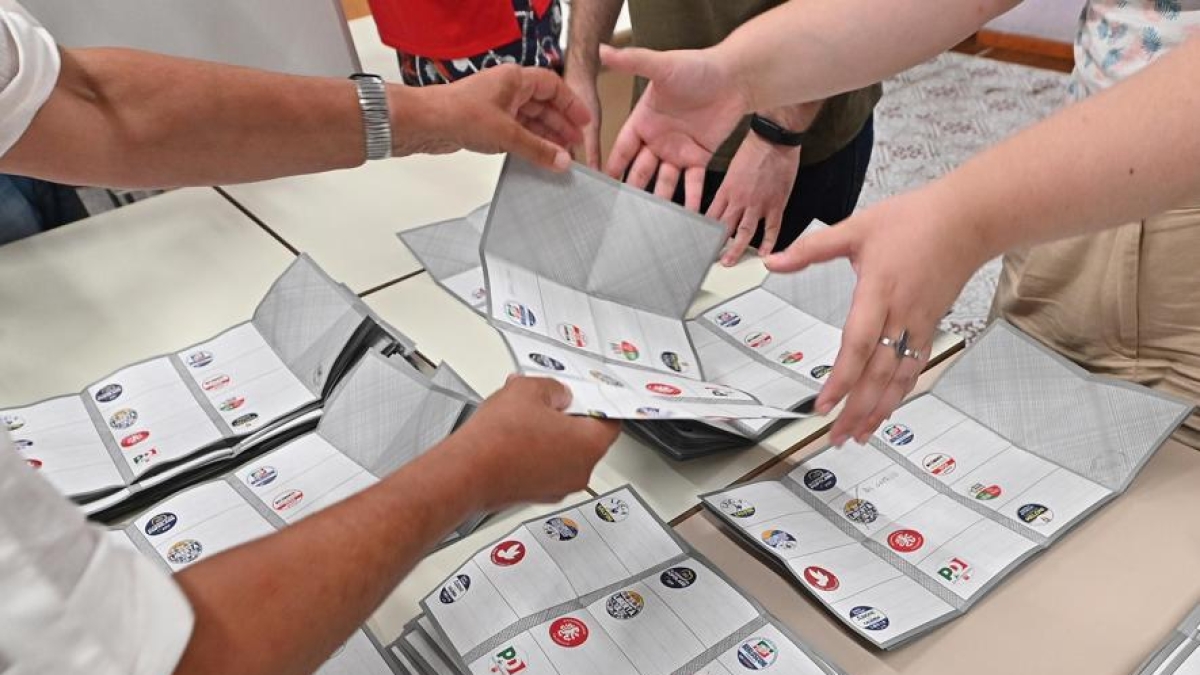 Elezioni Regionali Marche e Valle d'Aosta 2025 in diretta | Urne aperte: oggi si vota fino alle 23. Nelle Marche alle 12 affluenza 10,59%, in Valle d'Aosta 21,68%