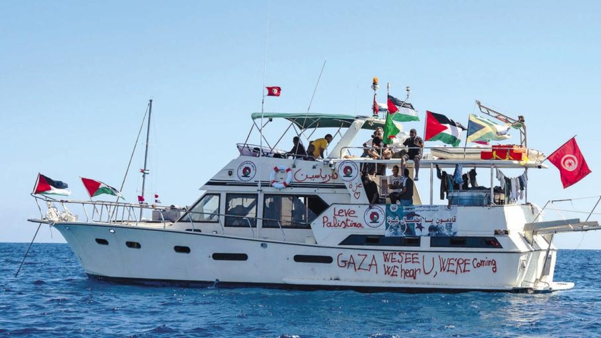 Flotilla va avanti: «Direzione Gaza». Tajani sente la portavoce: «Così siete a rischio»Gli attivisti: "?Parliamo di corridoi umanitari" 