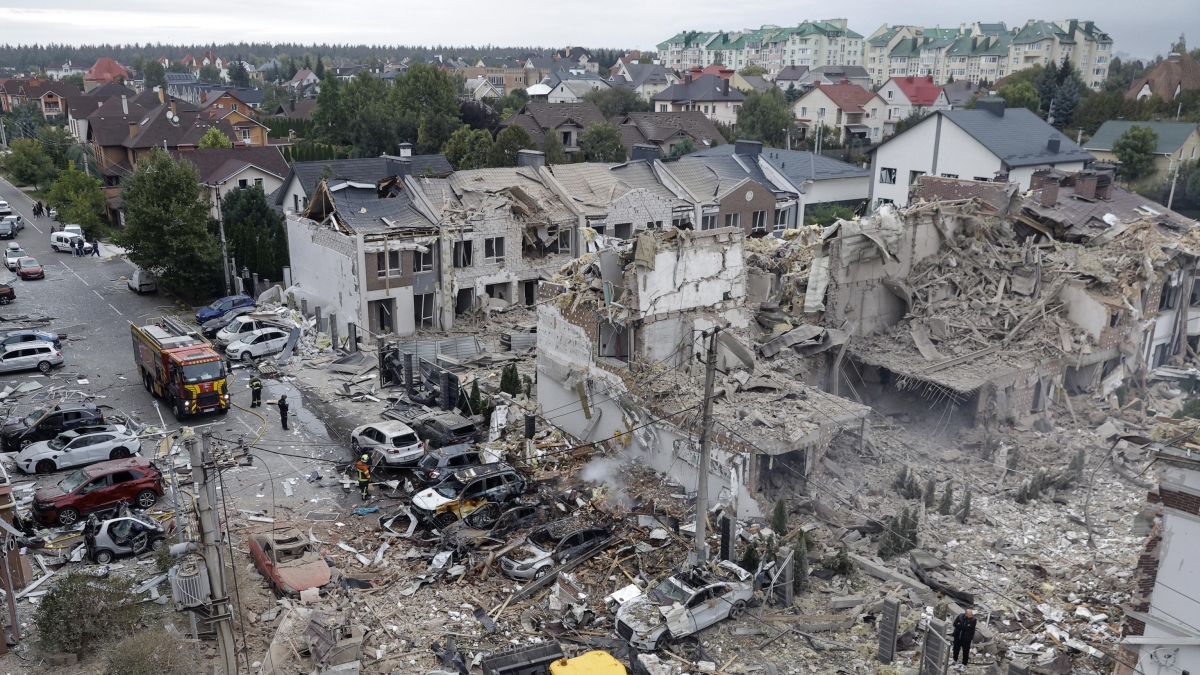 Ucraina, è stallo al fronte: Mosca non avanza. E Kiev aspetta i Tomahawk per portare Putin a trattare | Raid di Mosca sulle grandi città