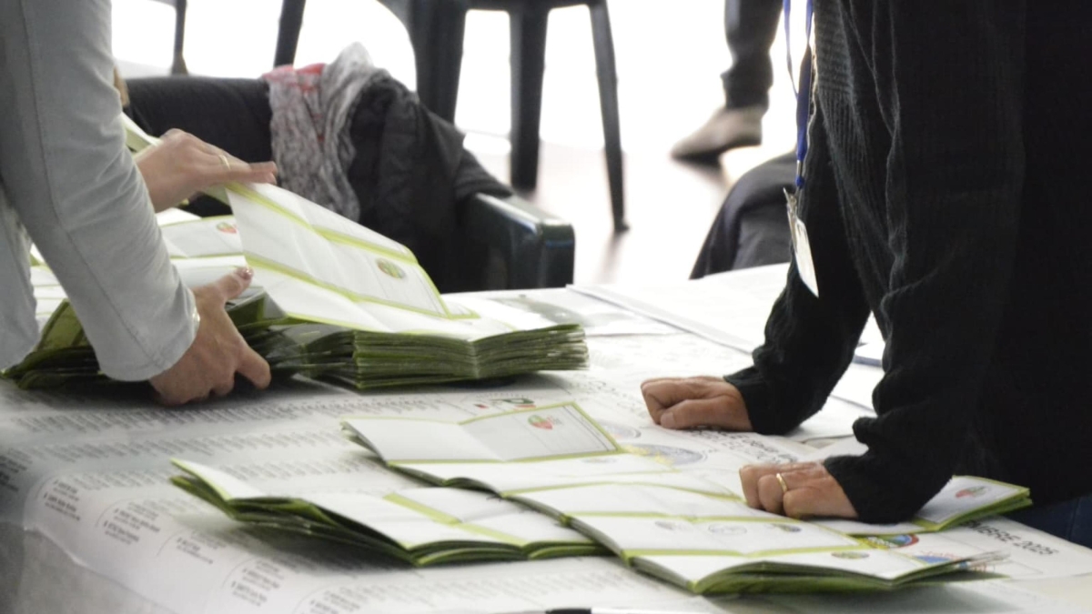Regionali, nelle Marche urne aperte fino alle 15 poi exit poll e spoglio delle schede | Live