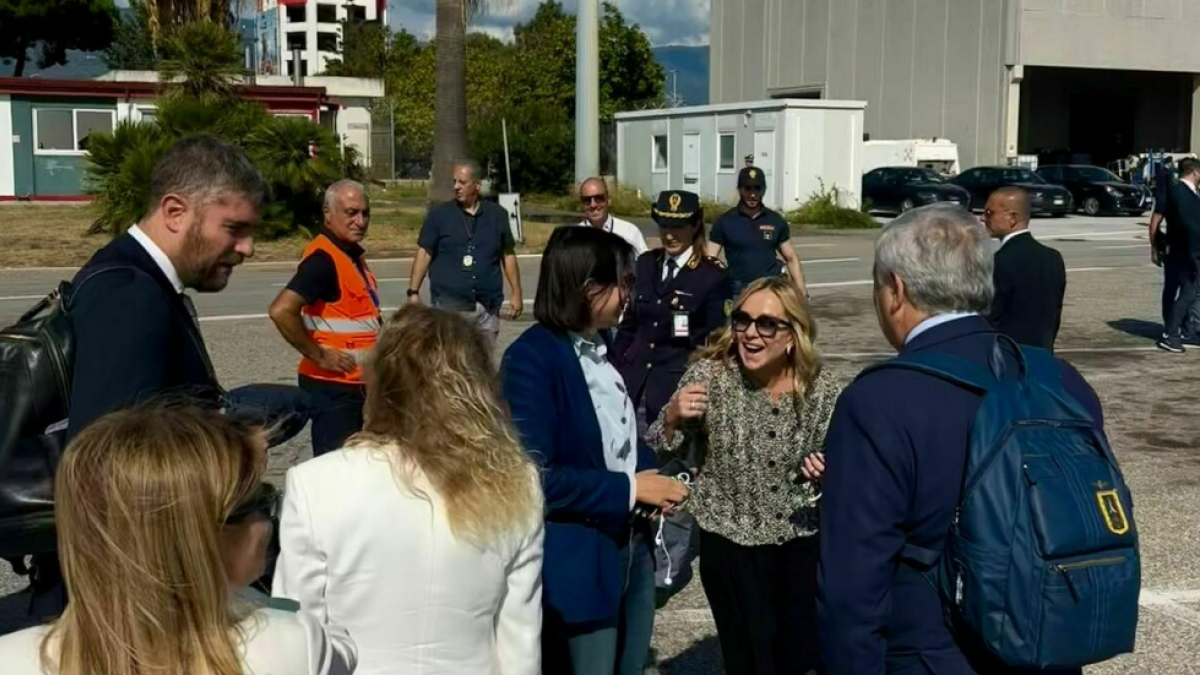 Meloni e Schlein sullo stesso volo per Lamezia Terme: prove di dialogo sulla Flotilla