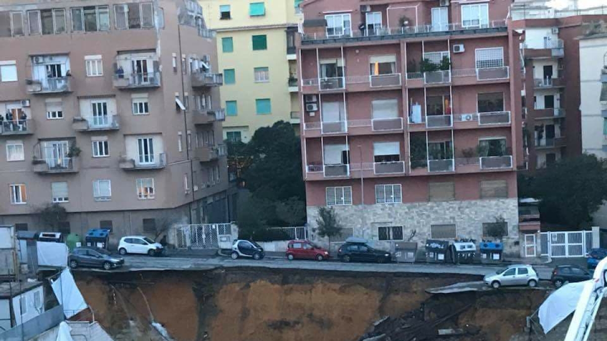 Crollo del cantiere alla Balduina nel 2018, sei condannati a un anno: una voragine inghiottì 7 auto e un pezzo di strada