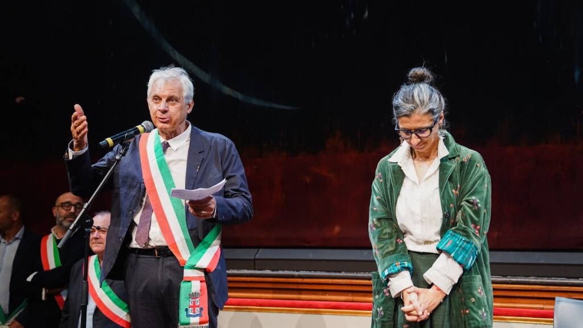 Il sindaco di Reggio Emilia e i fischi su Gaza: «Con Francesca Albanese non ci siamo sentiti ma rifarei tutto, non volevo l'acclamazione. Il 7 ottobre e gli ostaggi vanno ricordati»