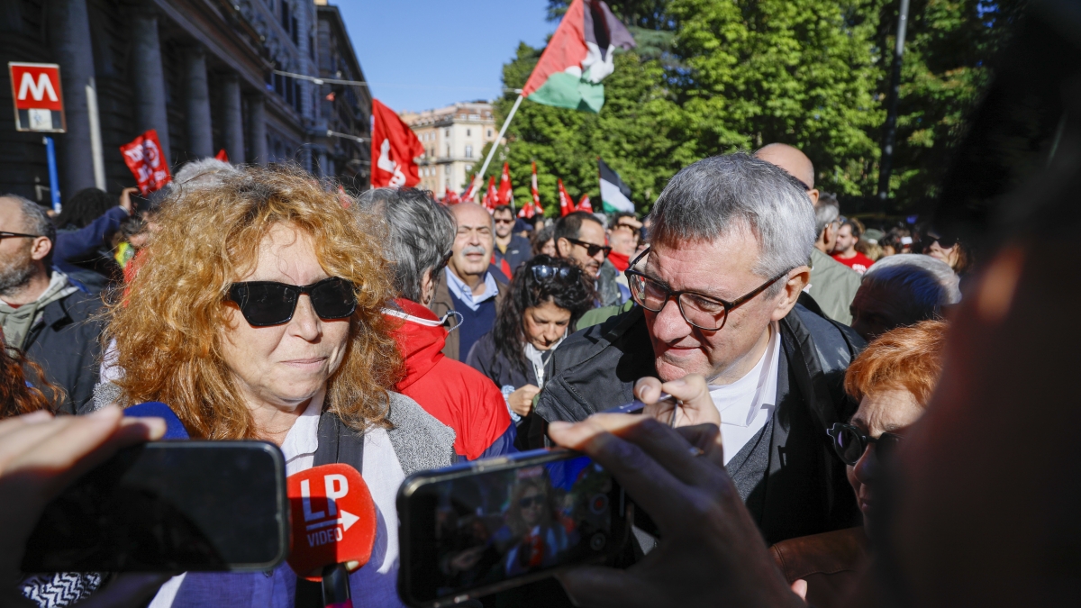 Manifestazioni pro Palestina: le immagini da Roma. I cortei della Cgil con Landini e Schlein, Bonelli e Fratoianni e quello di studenti e Usb