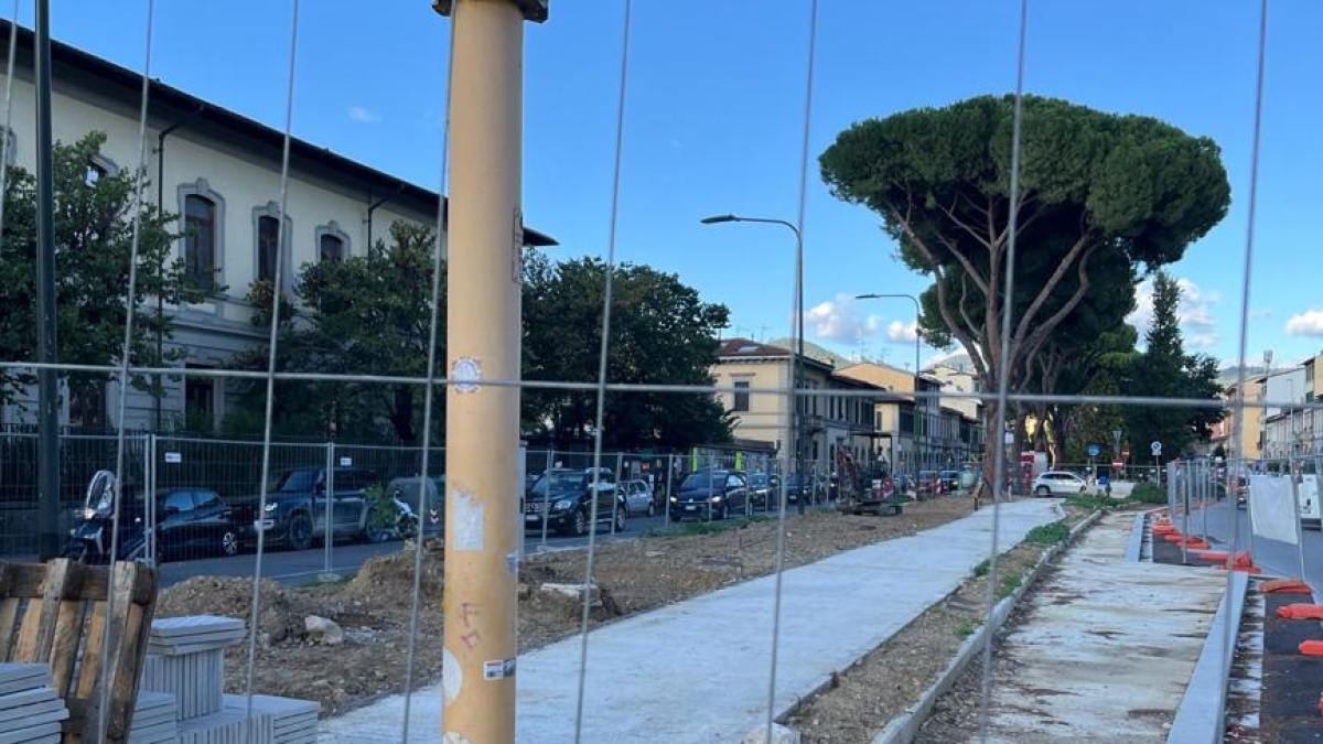 Firenze e i cantieri infiniti di via Lungo l'Affrico: 300 metri in otto mesi