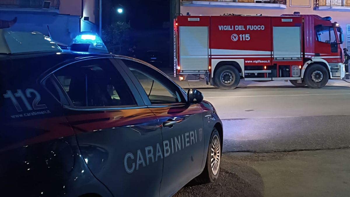 Pollena Trocchia, Incendia casa dell'ex moglie e poi sequestra passante in un cortile pensando sia l'amante della donna​