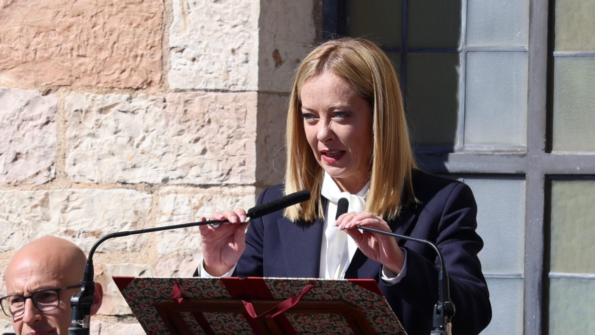 Meloni ad Assisi: «La pace non arriva invocandola ma costruendo. Fiera del contributo dell'Italia»