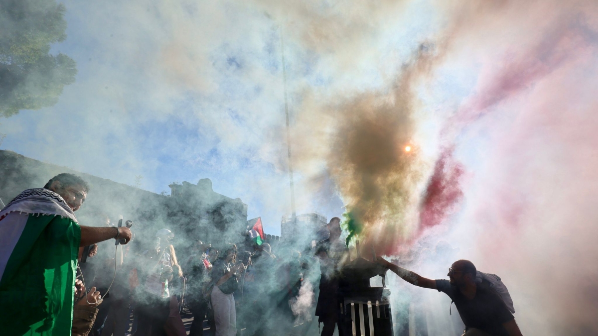 Corteo per Gaza, ecco le immagini: un serpentone lunghissimo da Ostiense a San Giovanni