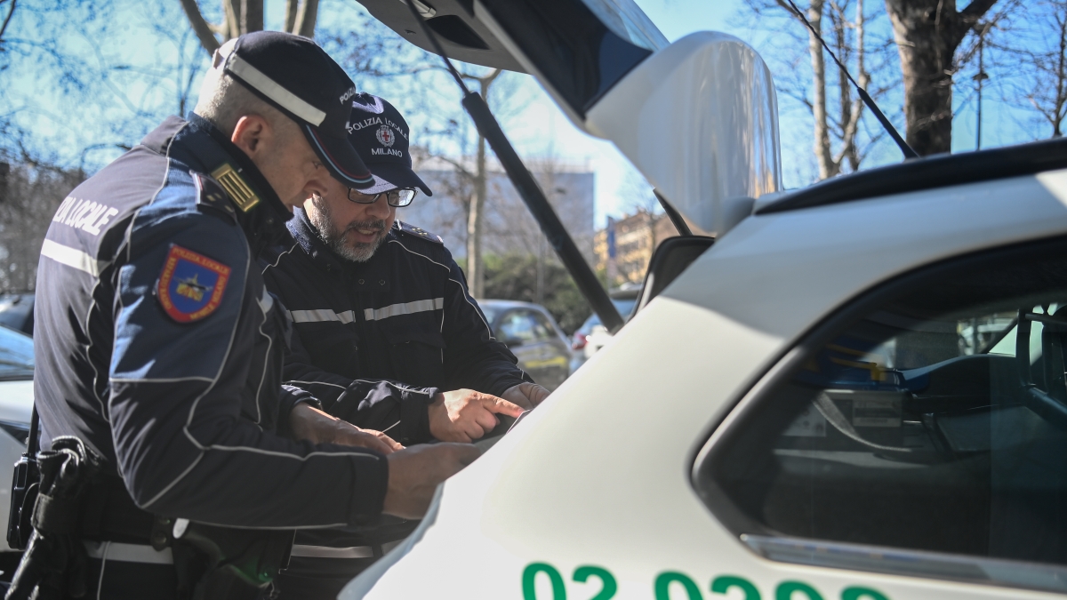 Milano, revenge porn e stalking: arrestato 35enne, perseguitava la ex con 160 telefonate e messaggi al giorno