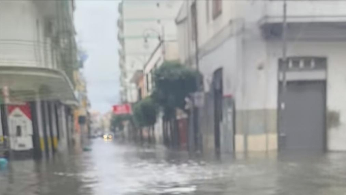 Maltempo, violento nubifragio sull'agro Nocerino-Sarnese: a Pagani l'acqua invade terranei e negozi
