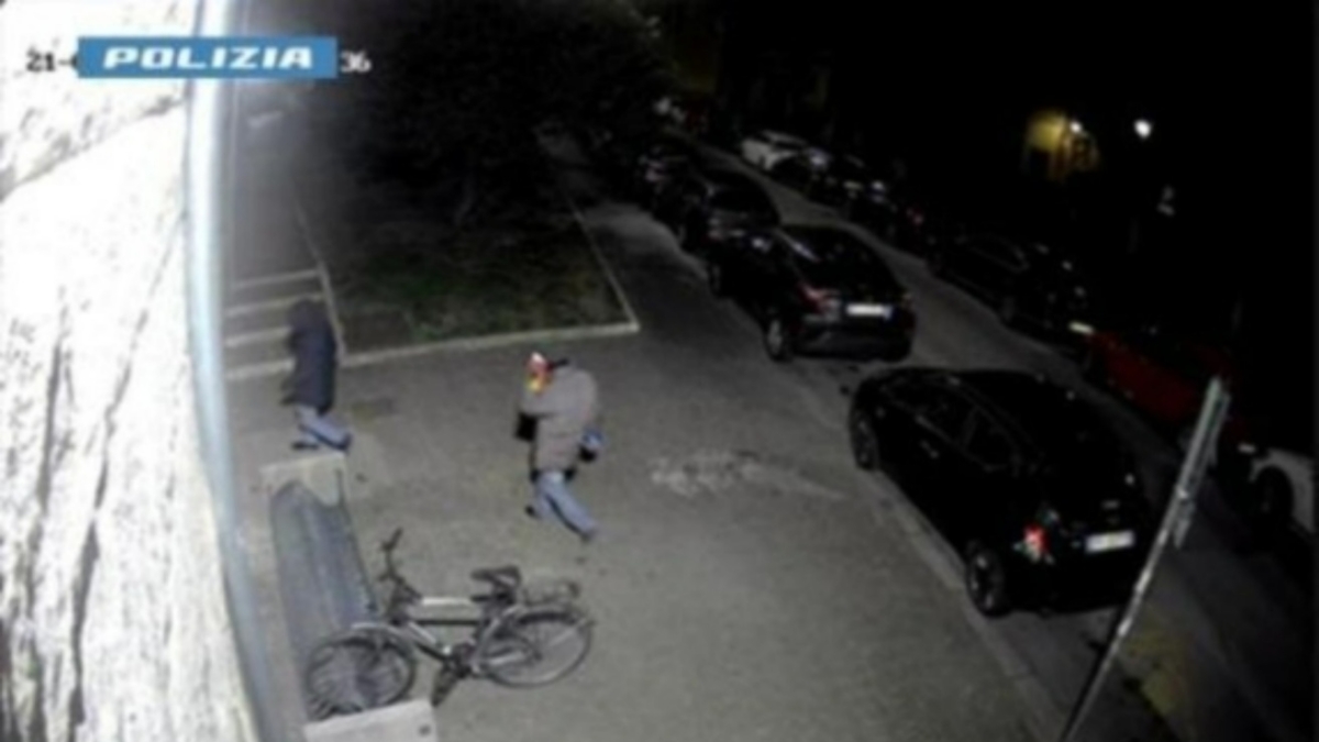Bomba rudimentale al tribunale di Pisa: il Riesame annulla gli arresti dei due anarchici