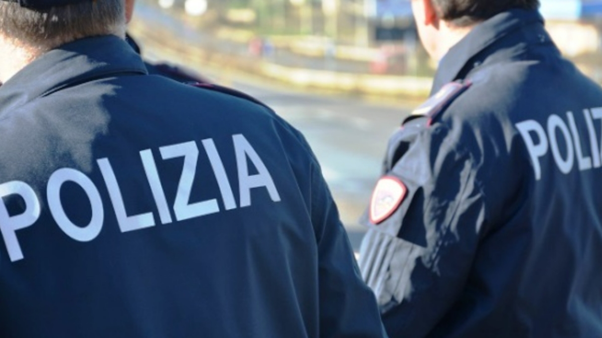 Terrorismo, si radicalizza sul web e cerca di reclutare adepti: arrestato a 15 anni nel Senese
