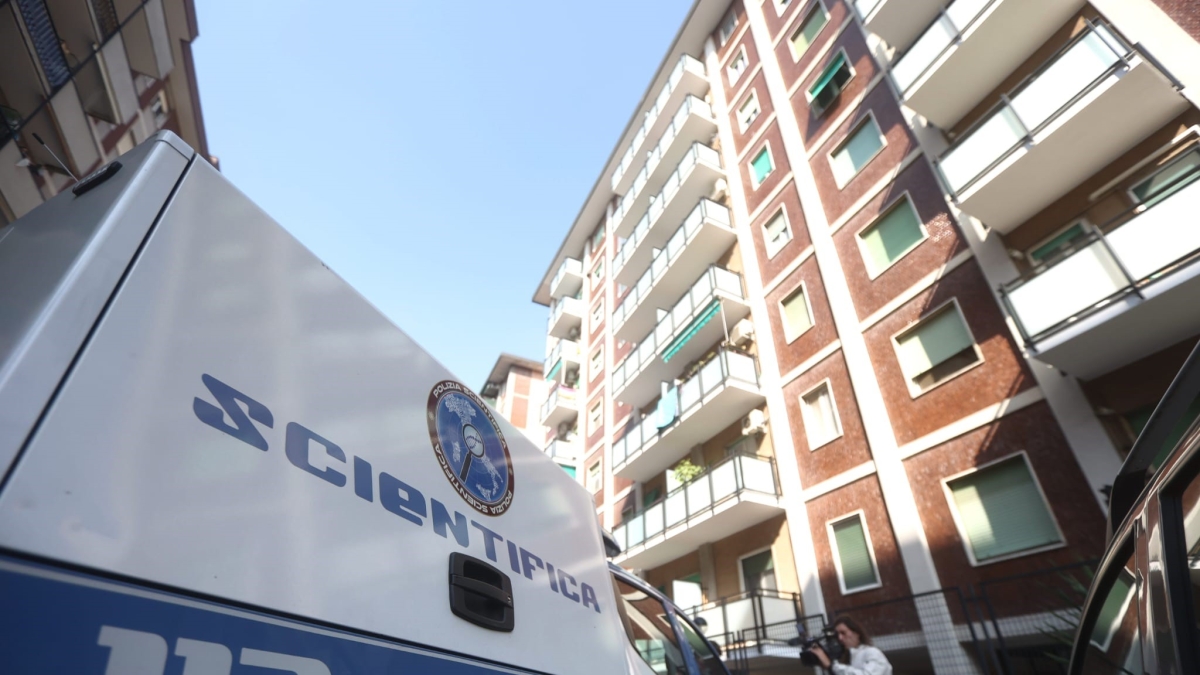 Sesto San Giovanni, 71enne si lancia dal sesto piano durante lo sfratto e muore. Il biglietto d