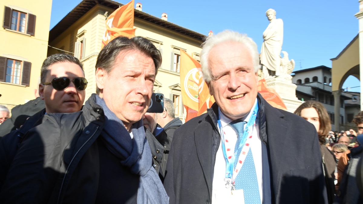 Regionali Toscana, scoppia il caso Conte: chiude la campagna, ma diviso da Giani. I malumori nel Pd