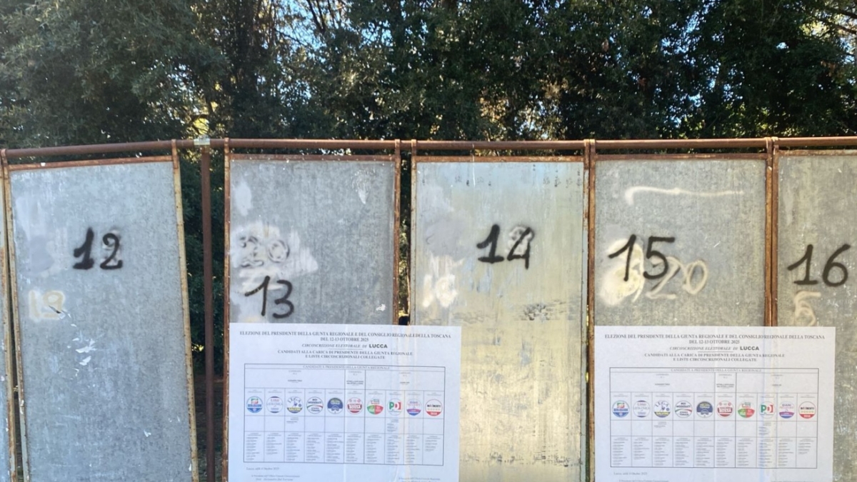 La sparizione completa dei manifesti elettorali, simbolo di una politica di pancia e di cuore