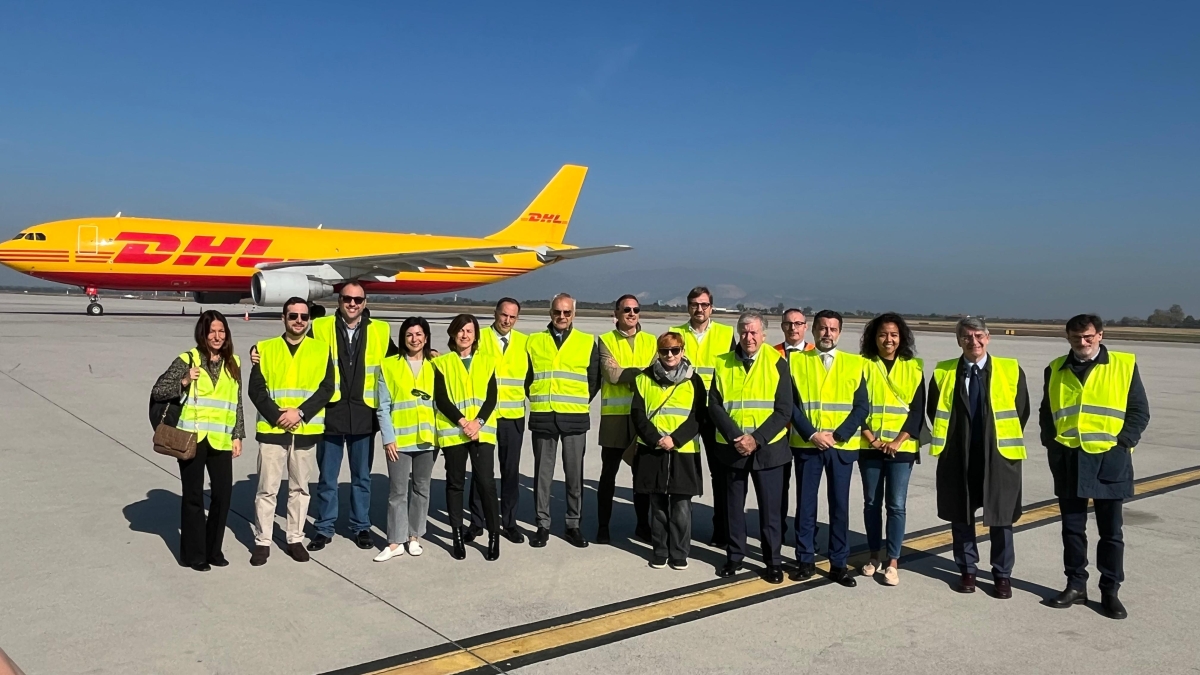 Tutte le istituzioni all'aeroporto: «Il rilancio è possibile»