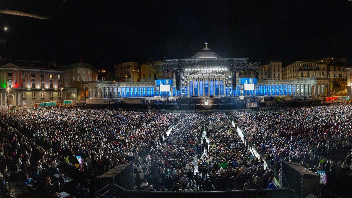 Concerti in piazza a Napoli, i comitati cittadini: «Dal Comune maxi sconti a società e big»