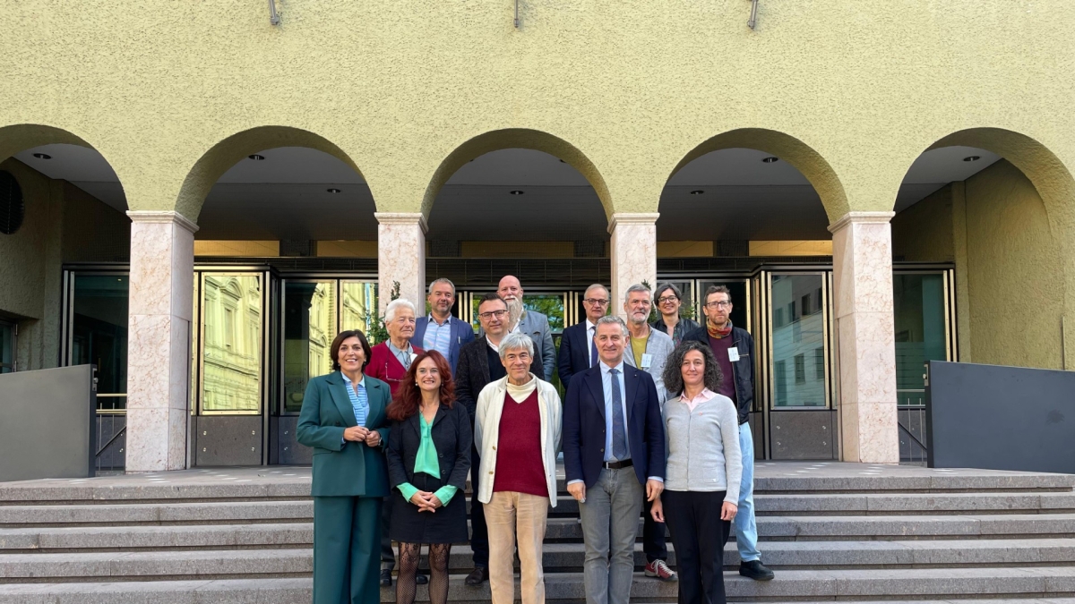 Bolzano, otto partiti chiedono più democrazia diretta: «Accettare anche le firme online»