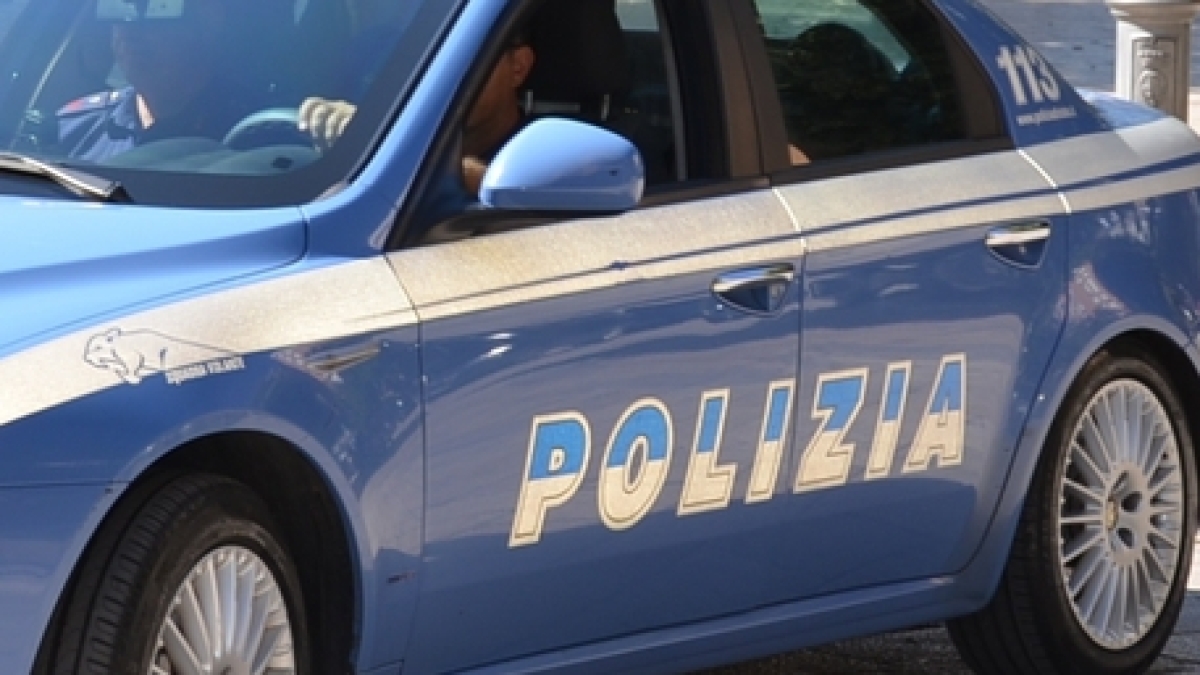 Napoli, litiga con il fratello e appicca il fuoco al suo bar: arrestata una donna