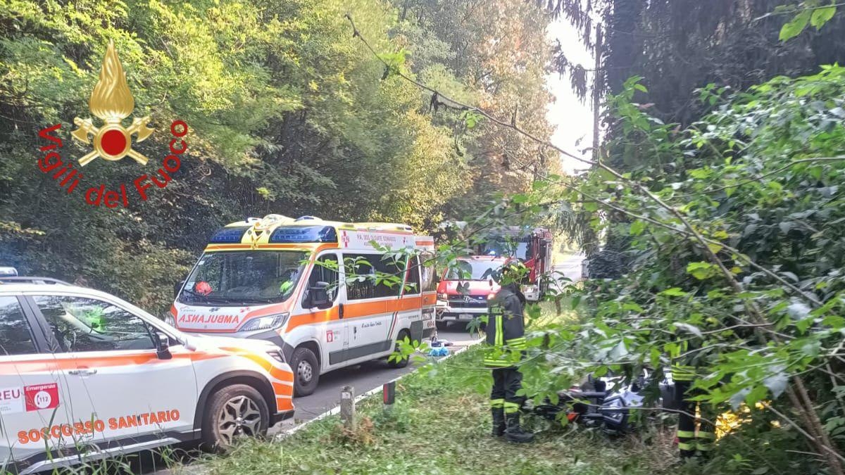 Solbiate, motociclista 65enne perde l'equilibrio, finisce fuori strada e muore sul colpo