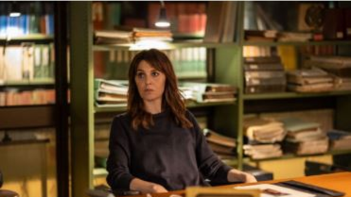 Paola Cortellesi, («Petra»), nuova icona del «crime» al femminile