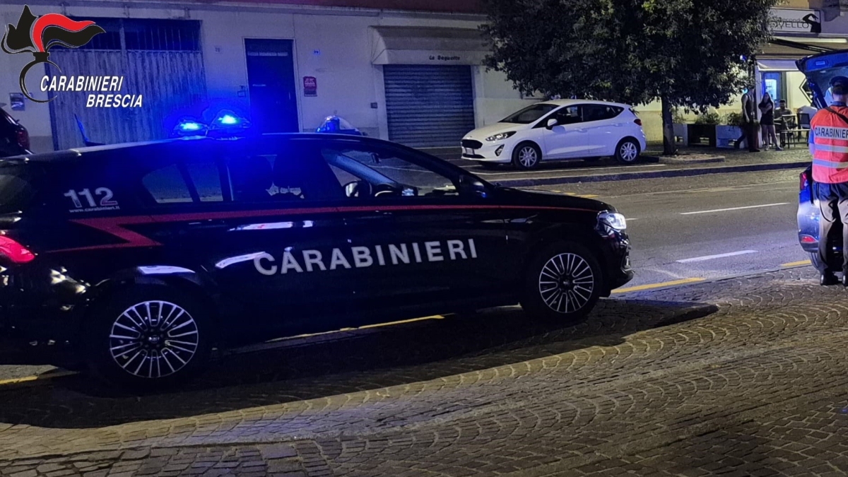 Cassano d'Adda, picchia la compagna e il padre di lei e li chiude in casa: loro scappano dalla finestra e lo fanno arrestare