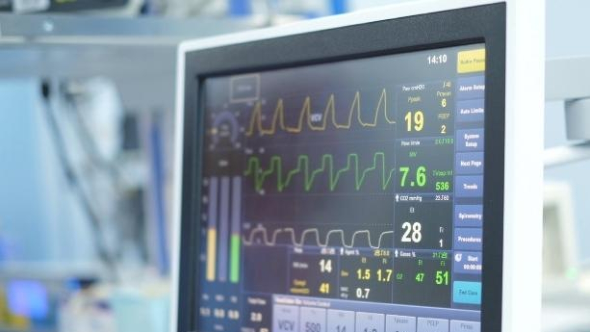 Sanità in Lombardia, la Regione apre ad assicurazioni e mutue integrative: accesso a visite, esami e ricoveri. Dubbi nel Pd