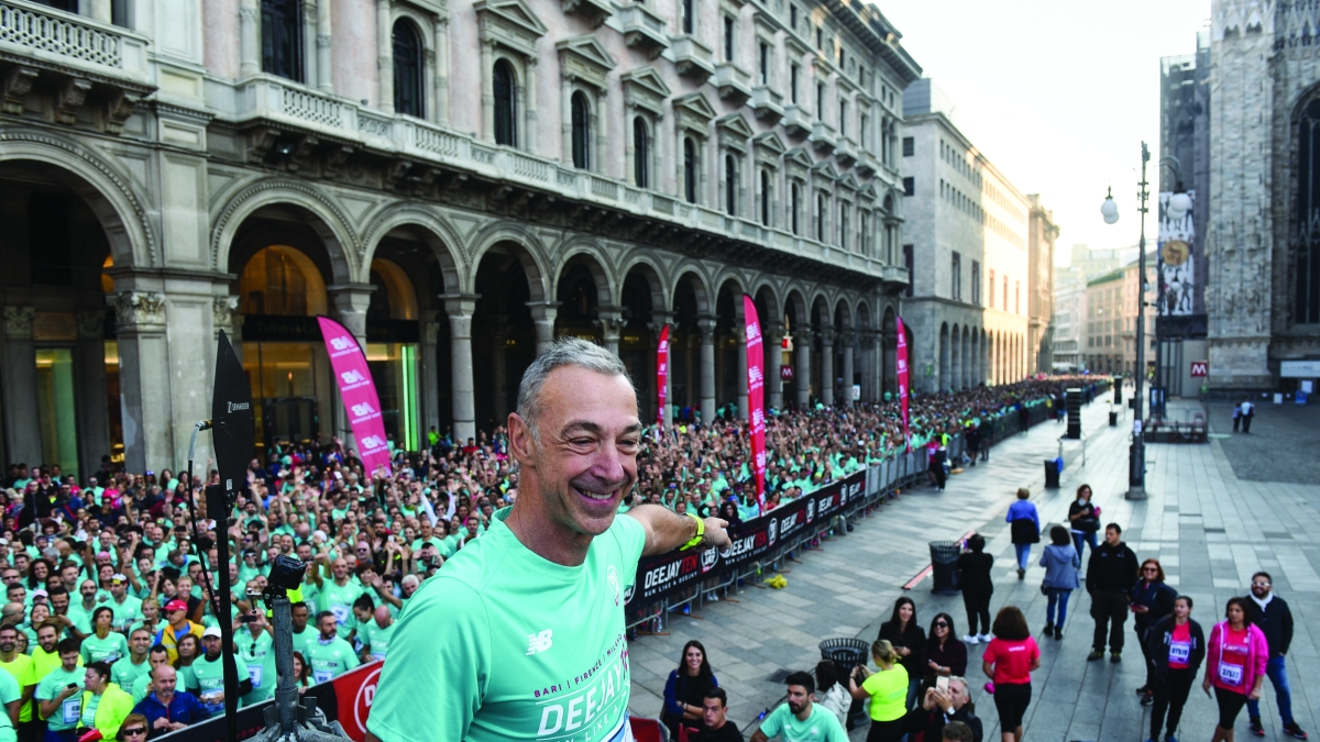 Milano, torna la Deejay Ten con un percorso nel verde. Linus: «Una corsa per tutti In 30 mila nella mia San Siro»