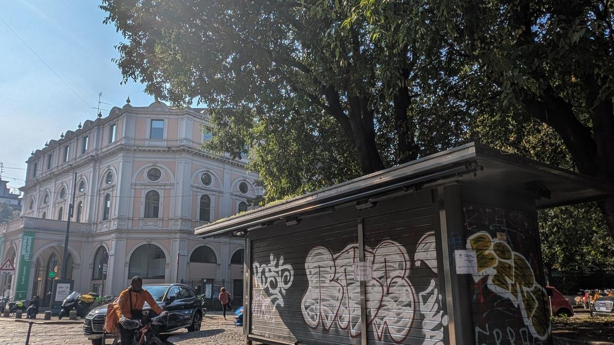 La tristezza del chiosco senza più libri da mostrare