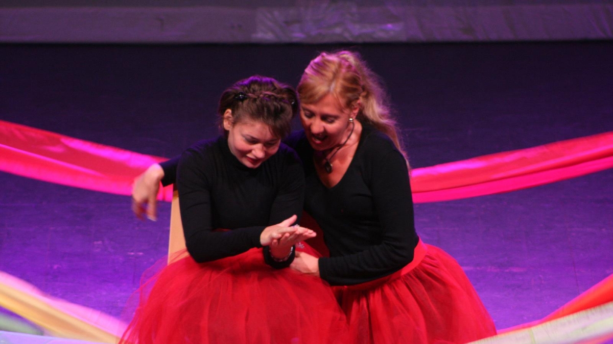«Se il mondo si desse la mano», quando disabilità e volontariato diventano teatro