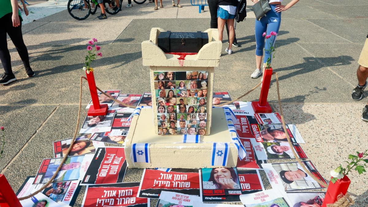 I venti ostaggi di Hamas ancora vivi che ritornano a casa dai tunnel di Gaza