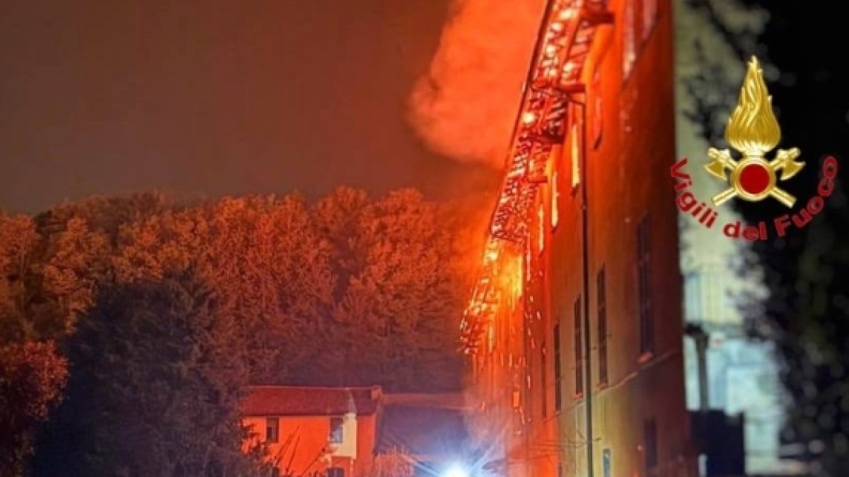 Il Monastero della Bernaga in fiamme, la superiora: «Noi monache di clausura resteremo unite». Delpini: «La Chiesa è con voi»